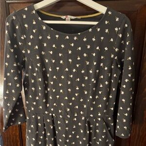 Comfortable Cotton Boden Dress in Gray with White Floral Pattern. 8 Long.